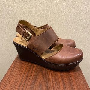 b.o.c Brown Closed Toe Platform Heel Sandals size9